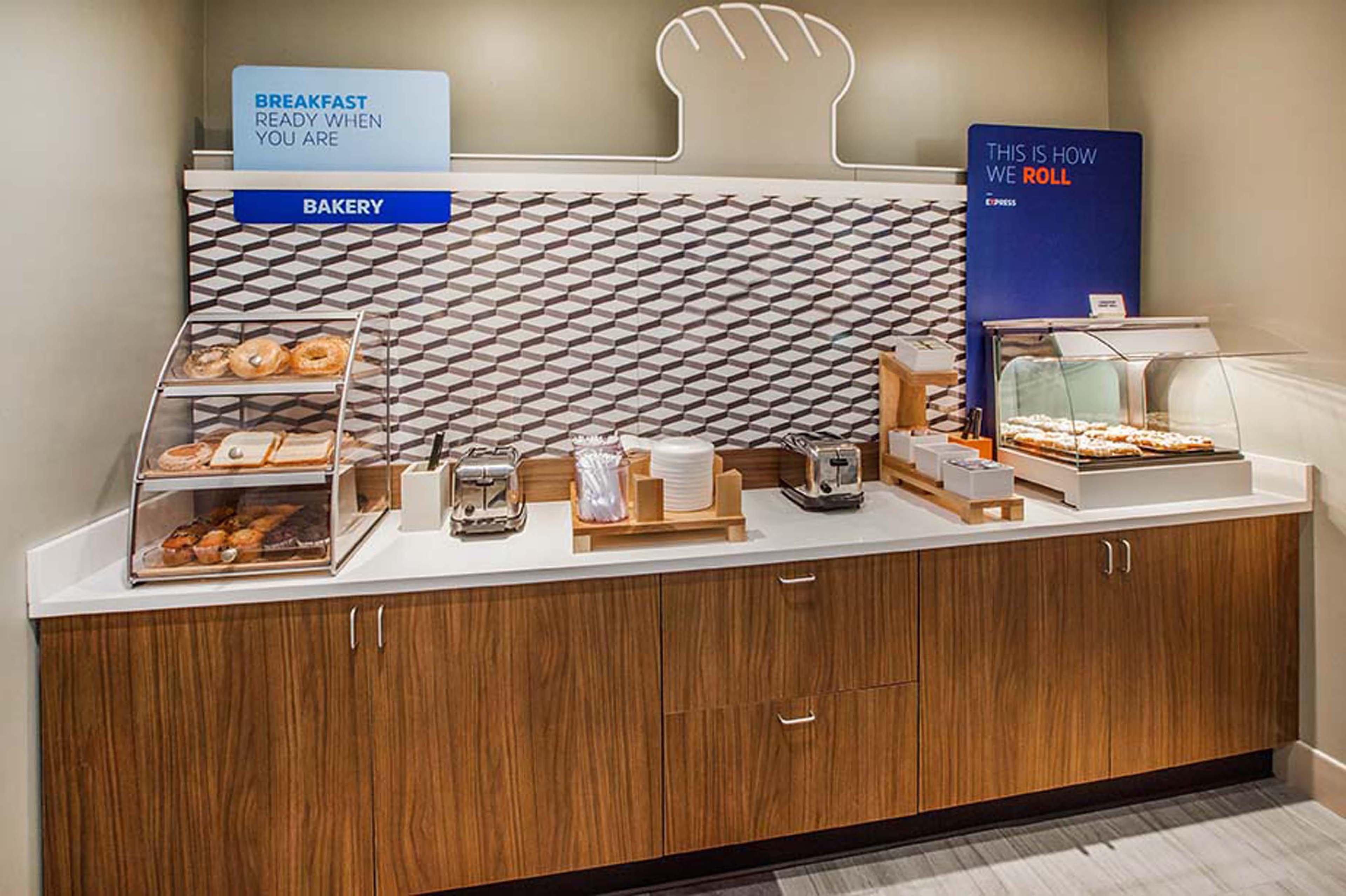 Holiday Inn Express Madison Luaran gambar